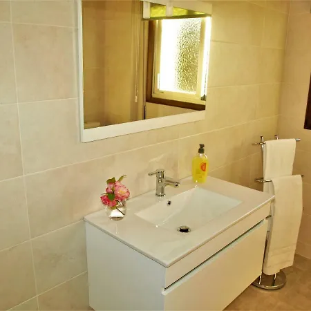 Pallanes Hostal *